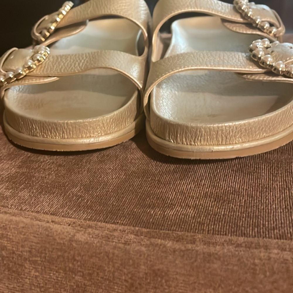 Stuart Weitzman Gold Sandal With Pearl Buckles - Picture 4 of 9